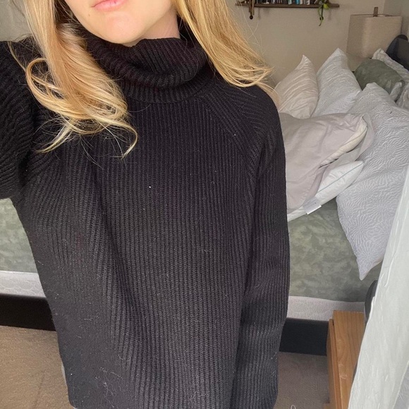Oversized Black Turtleneck Sweater - Picture 4 of 4